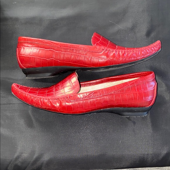 Nicole Women\'s Vibrant Red Croc-Embossed Flats